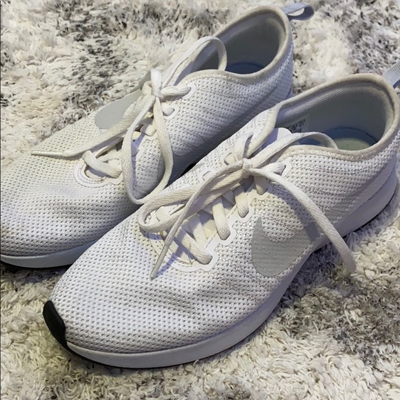 White nike running shoes - Picture 1 of 1